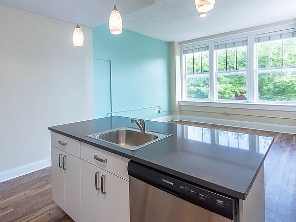 2nd image of 106 E Kirkwood Ave #202