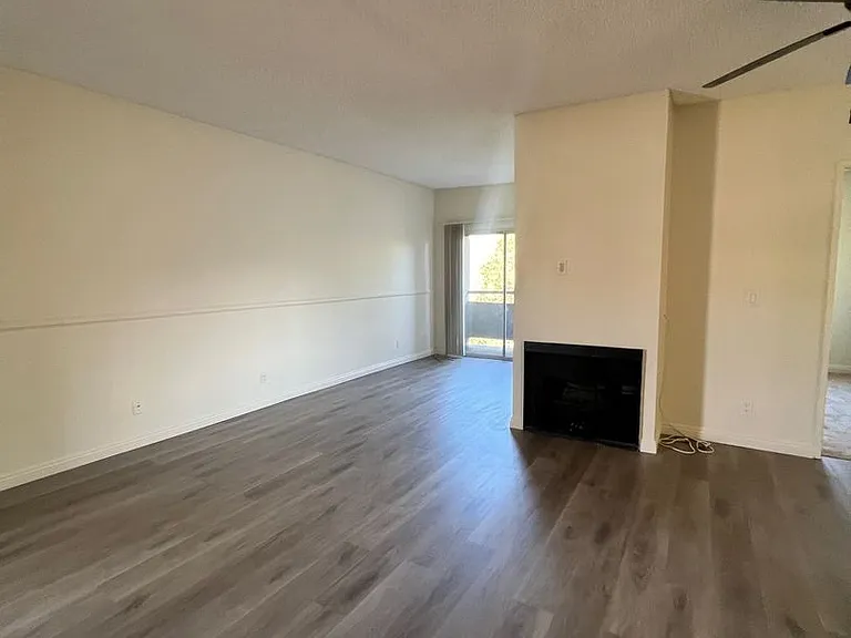 8541 Foothill Blvd., Sunland — Photo 26