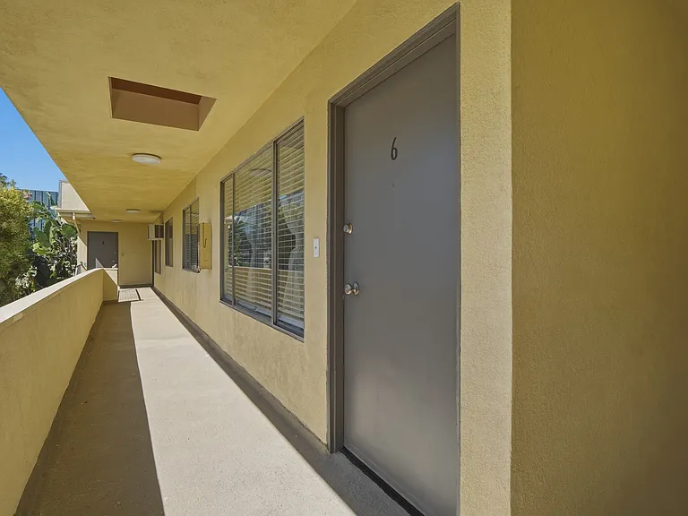 1827 N Van Ness Ave #6 — Photo 14
