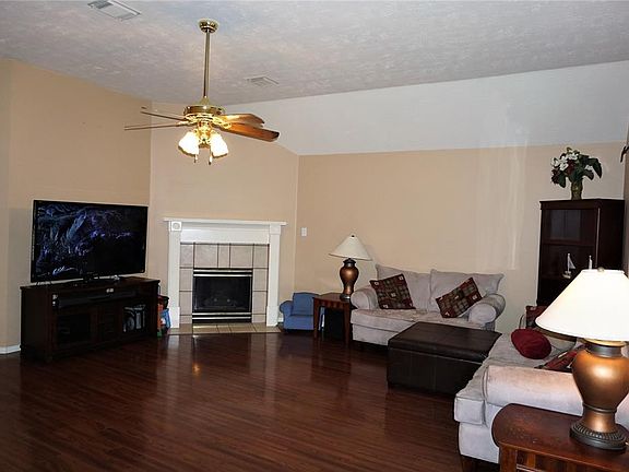 3rd image of 1129 Glenmeadows Dr