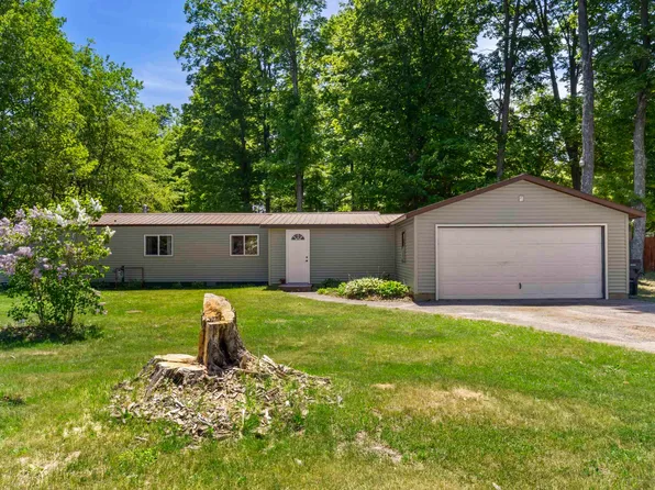 9077 Homestead Rd, Benzonia, MI 49616