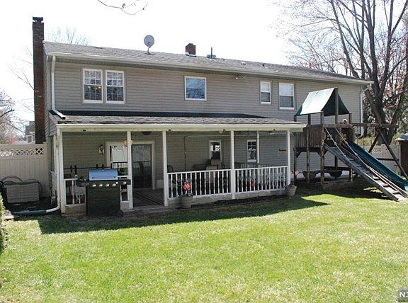 3rd image of 18 Hopper Ave