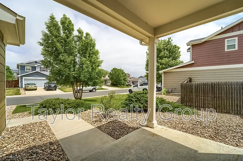 3 bed, 3.0 bath, 1684 sqft, $2,500 — Photo 2