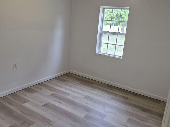This is the 2nd bedroom on the side of the house