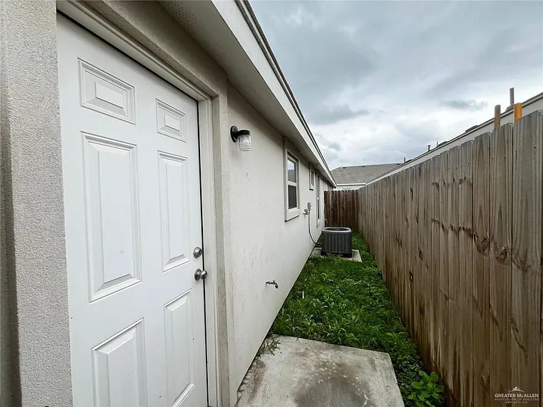 1412 Alta Vista Dr #1 — Photo 9