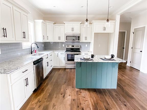 4th image of 486 Valley Pointe Dr