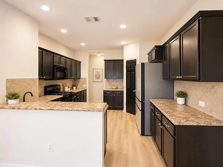202 Mossberg Ln — Photo 3