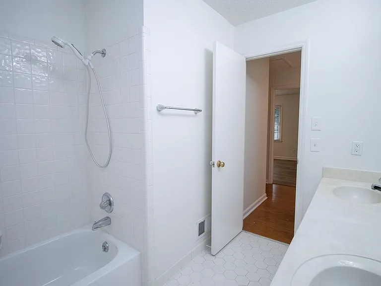 1110 Slann Dr — Photo 26
