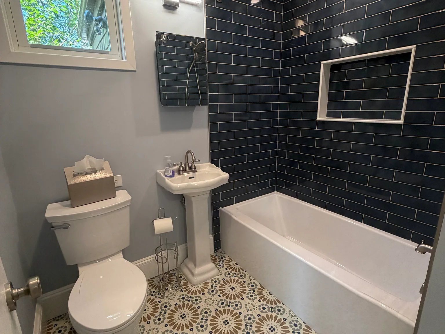 5 bed, 2100 sqft, $7,000 — Photo 2