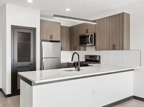 130-132 Mallory Avenue image 1 of 12