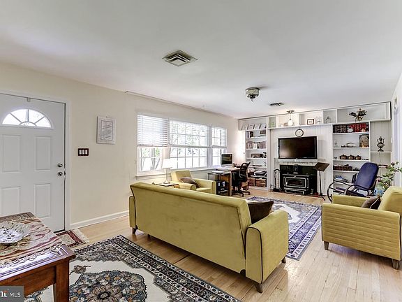 4th image of 4120 Virginia St