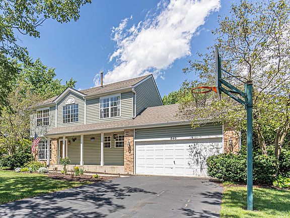 3rd image of 840 Peachtree Ct
