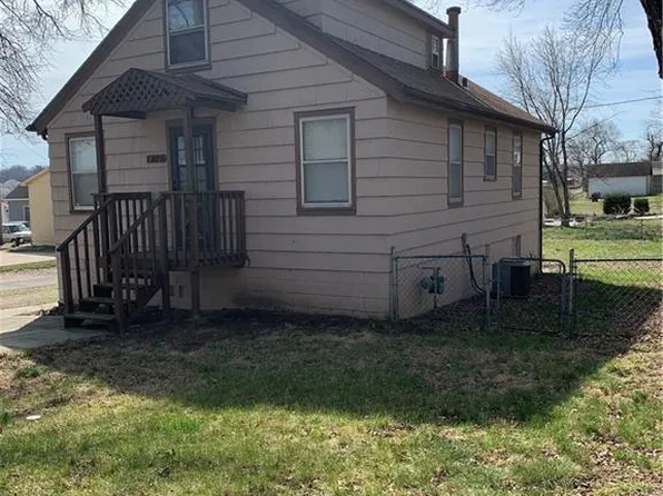 413 Pennsylvania St, Leavenworth, KS 66048