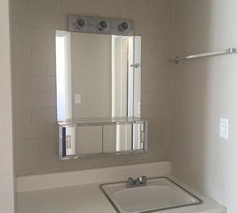 5th image of 533 W 10th St APT C