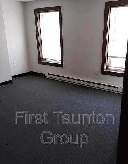 2 Union St #5 — Photo 3