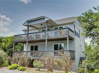 107 Live Oak St, Emerald Isle, NC 28594