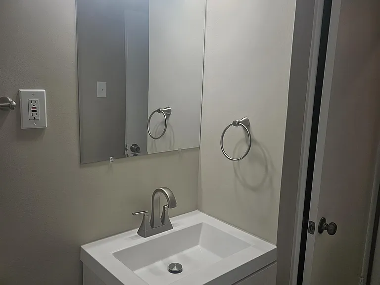 1725 Claire Ave — Photo 16
