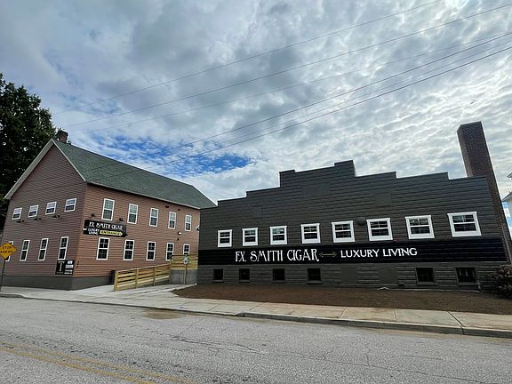 2nd image of 372 North St #202