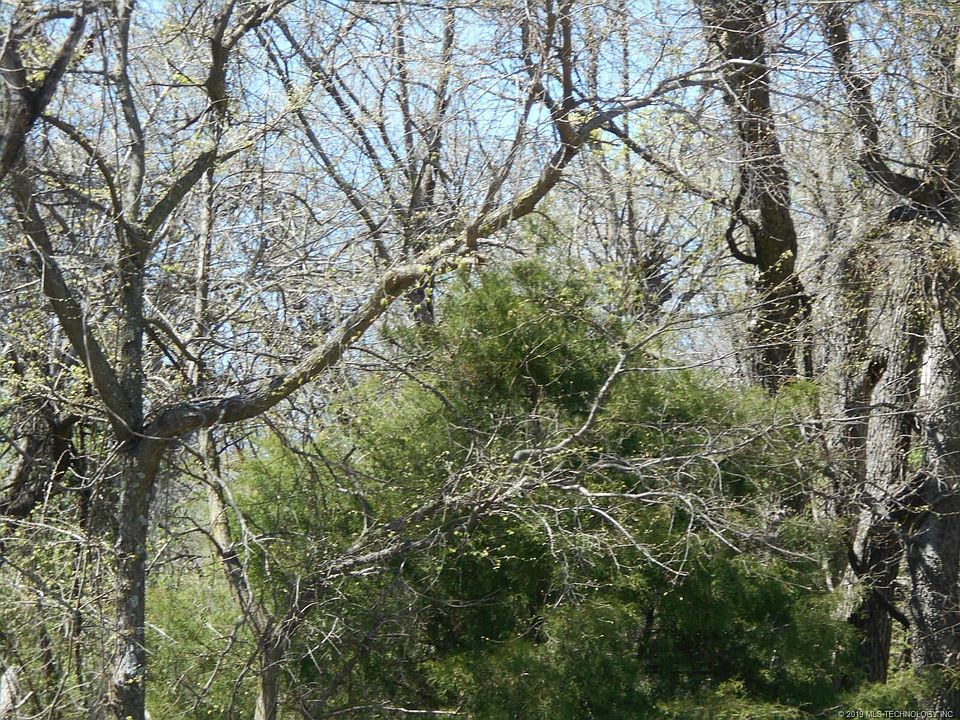 2nd image of N 25th St E