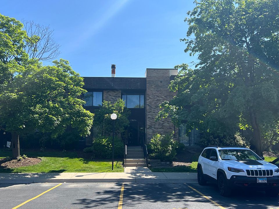 1st image of 1365 N Sterling Ave #207B