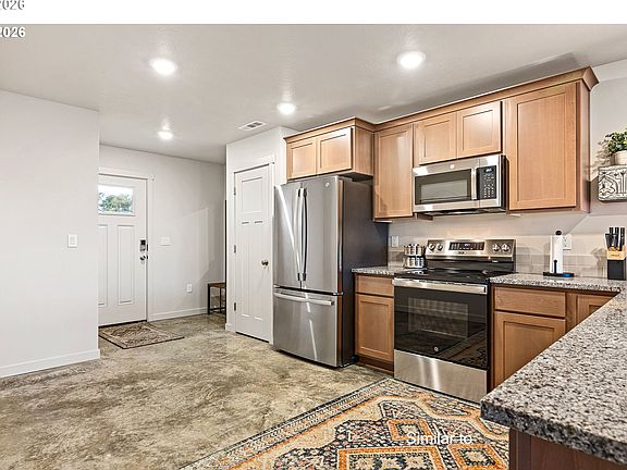 3rd image of 675 Jimmy St