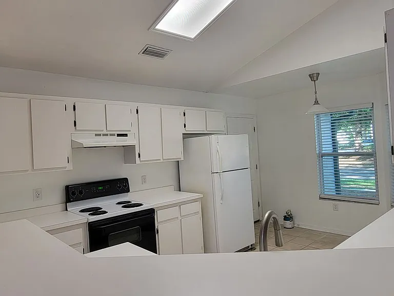 4201 NW 23rd Ter — Photo 9