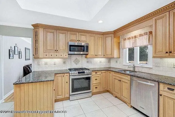 4 bed, 1892 sqft, $2,800 — Photo 4