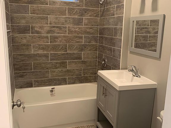 5th image of 2109 N Western Ave APT 2F