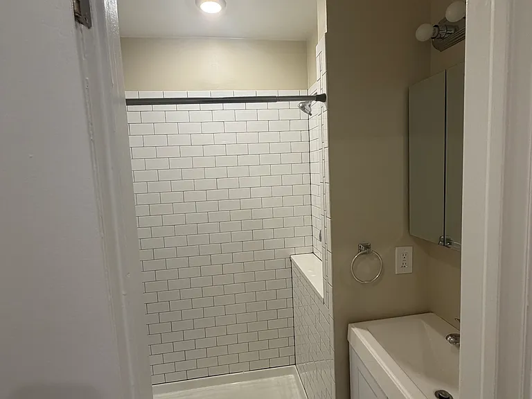 304 2nd St SE #1 — Photo 5