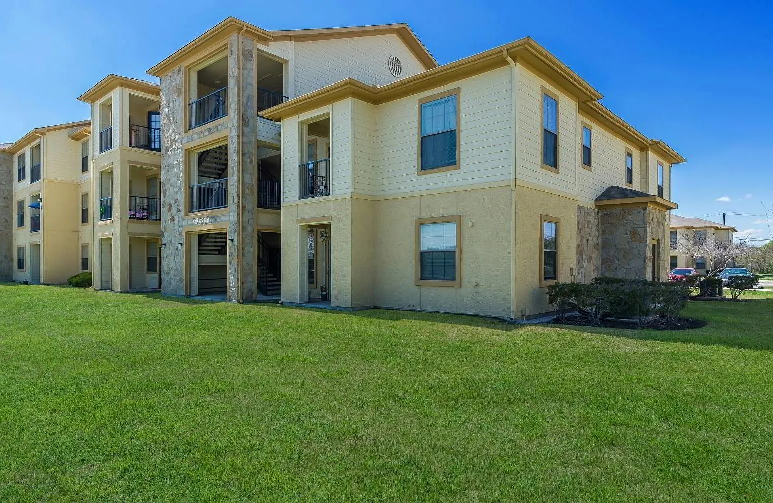Marshall Meadows Apartment Homes — Photo 1
