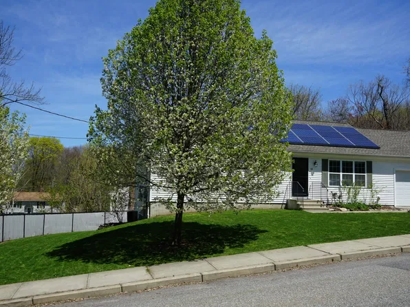 12 Walcott St, Willimantic, CT 06226