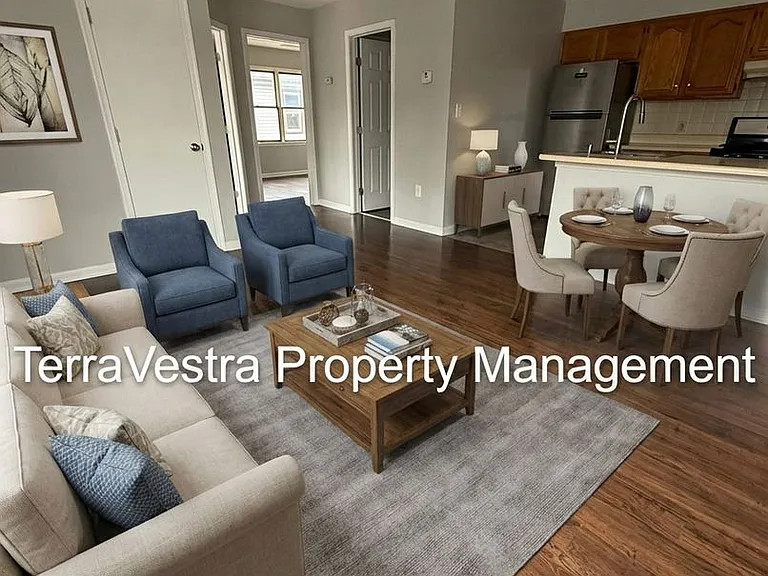 176 N Broadway — Photo 1