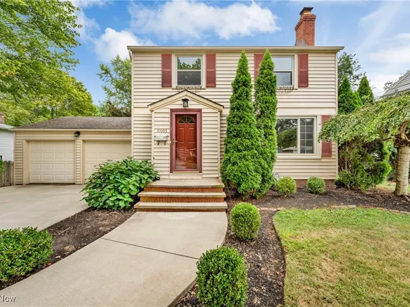 31005 Carlton Dr, Bay Village, OH 44140