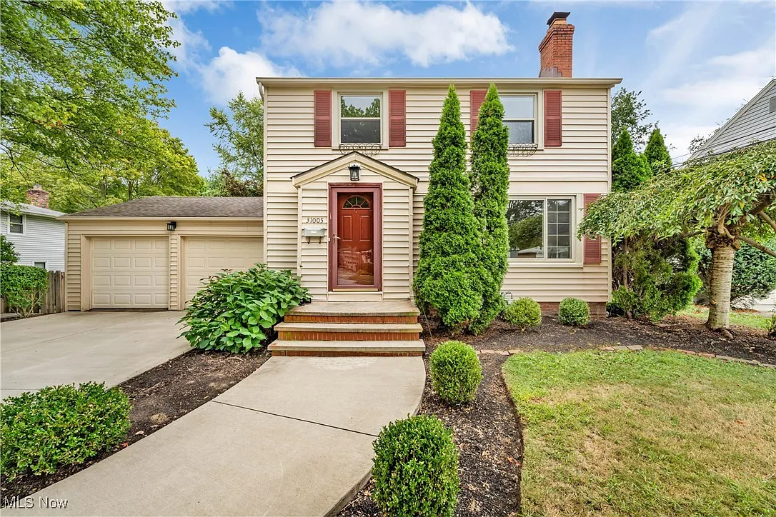 31005 Carlton Dr photo 1