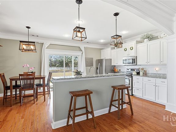 4th image of 101 Meadowlands Drive