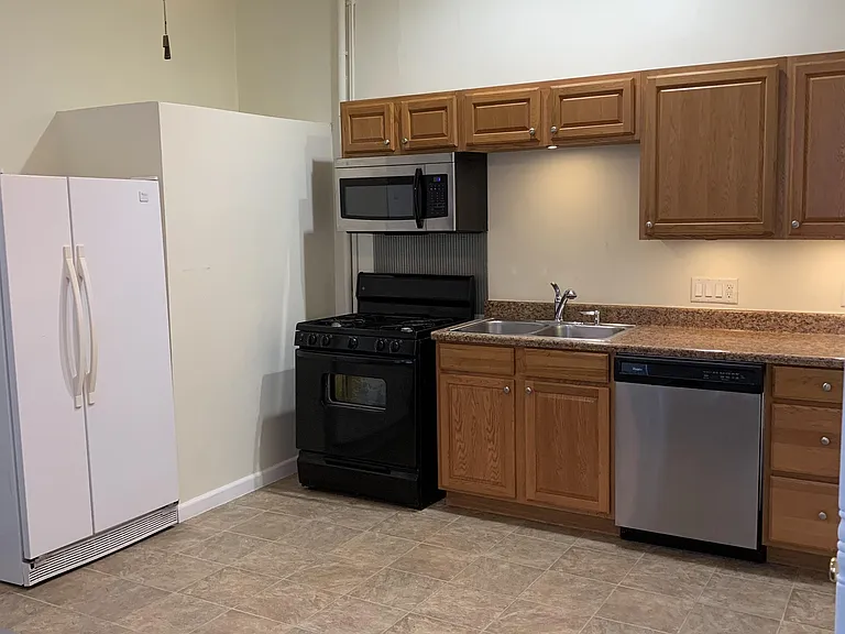 2714 Jefferson Ave — Photo 3