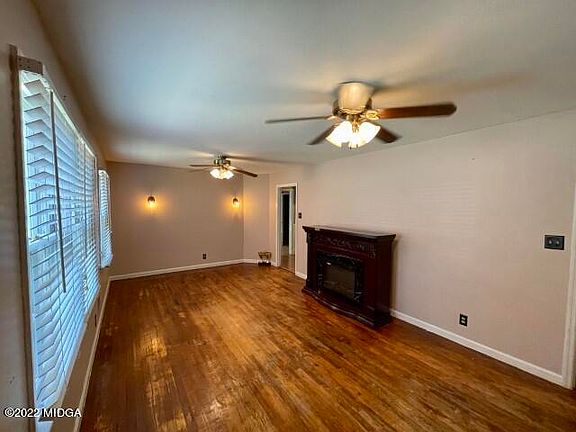 4th image of 1090 N Pine Knoll Ct