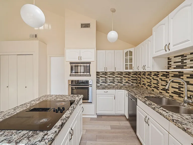 4330 Willow Beach Dr — Photo 14