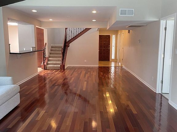 3rd image of 3128 E Meadowbrook Ave
