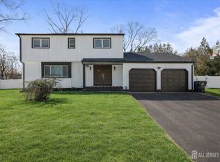 34 Sandalwood Dr, East Brunswick, NJ 08816