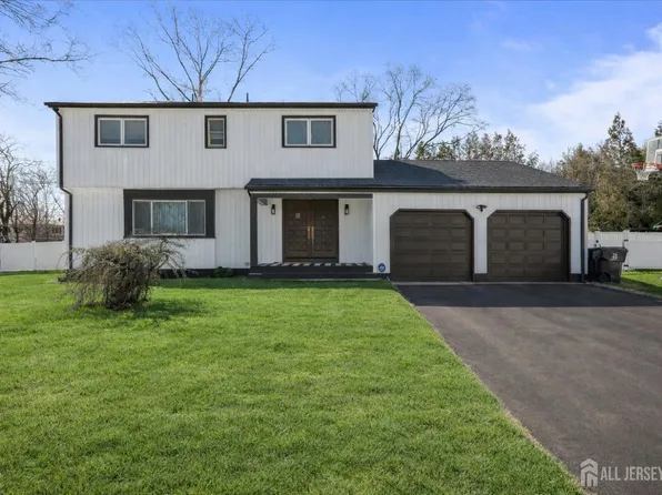 34 Sandalwood Dr, East Brunswick, NJ 08816