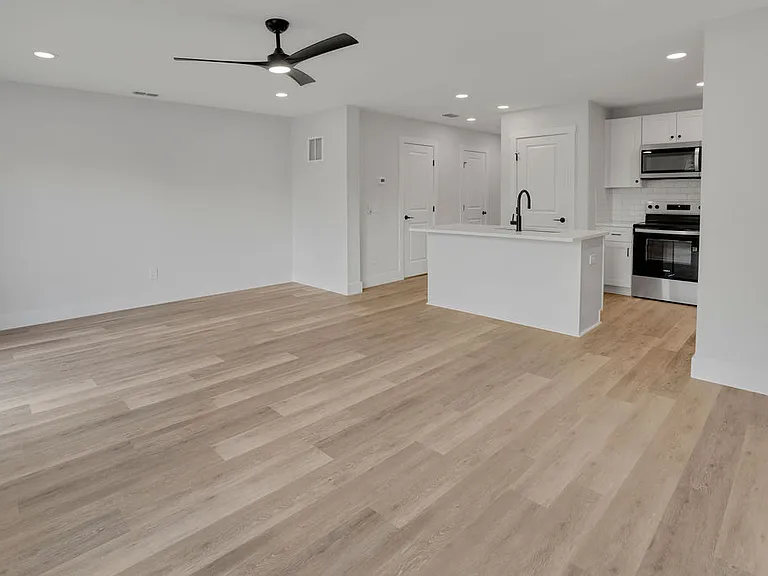 521 S Brady Ave — Photo 32