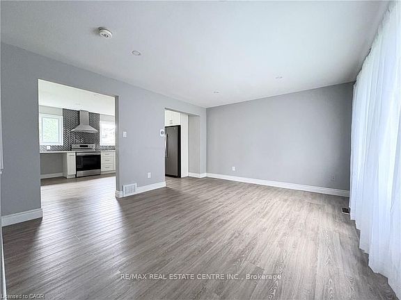 5th image of 216 Brunswick Cres