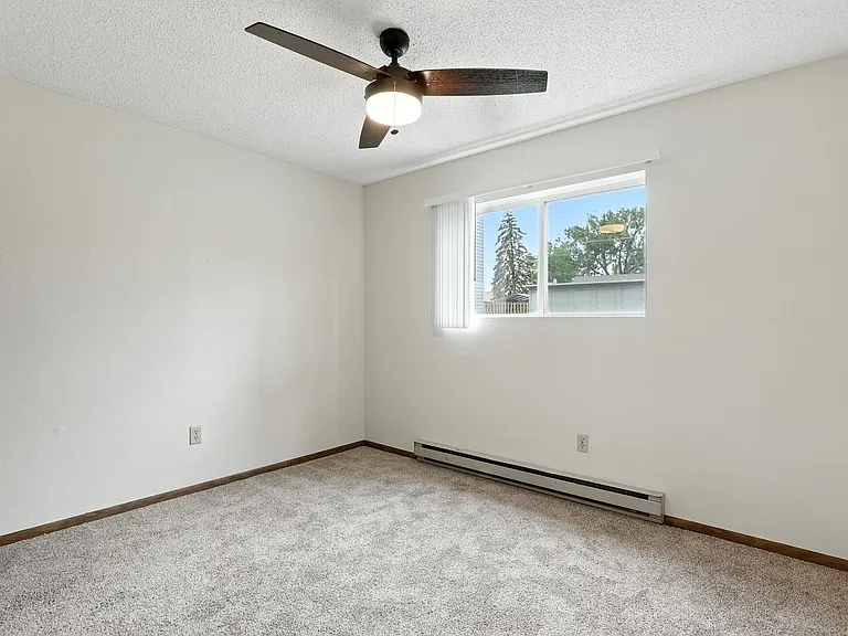717 Dakota Dr — Photo 2