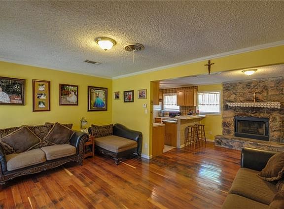 2nd image of 4904 Colorado Blvd