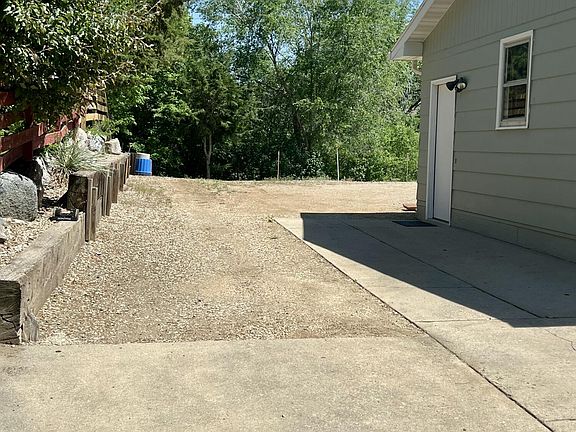 5th image of 1606 Hilltop Dr