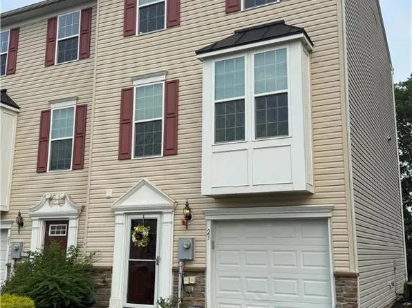 23 Yellow Rose Ln, Easton, PA 18045