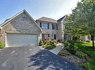 581 Tanager Ln, West Chicago, IL