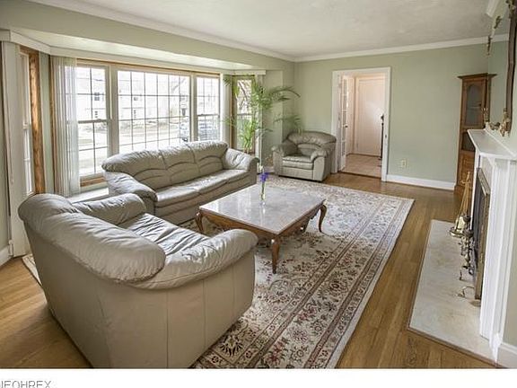 5th image of 20595 Beachwood Dr