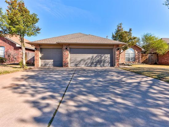 317 SE 6th St, Moore, OK 73160